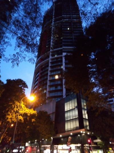 大きな高層建築のホテルです