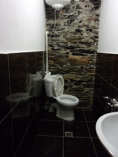 専用シャワールーム、トイレ付の部屋は、ウシュグリでは希少。