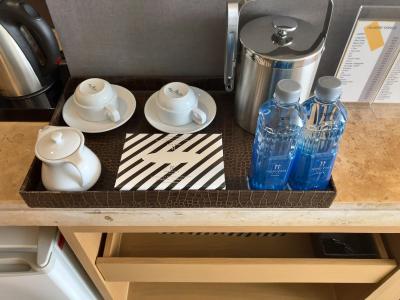 ボトルウォーターだけでなく、ティッシュボックスもオリジナル