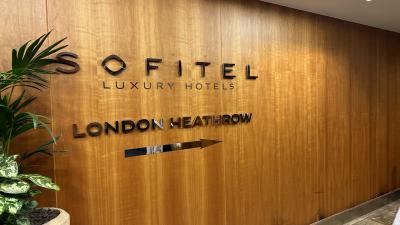 空港直結、エレベーターからは歩きます