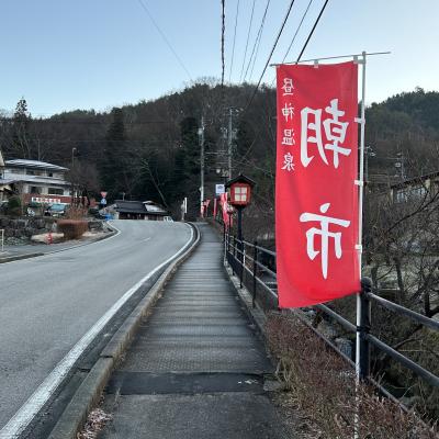 朝市は地元では各旅館から観光案内有る有名処ですが…冬は寒いし、出店少なくかな…