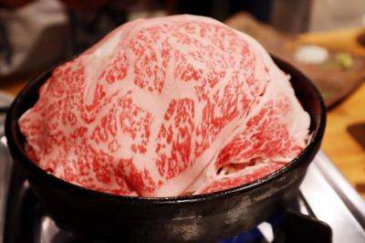 良質の脂を程よく含んだ近江牛の柔らかいお肉は、絶品すぎて、ほっぺが落ちる…