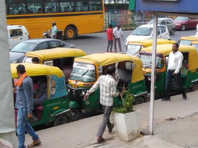インドでは一般的なタクシー