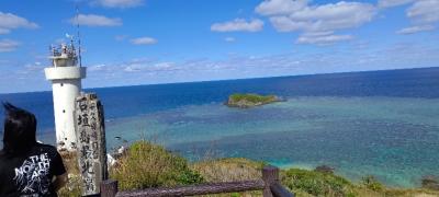 エメラルドの海が絶景(平久保崎灯台)