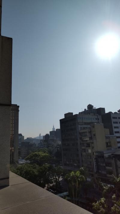 朝食会場から101が少し見えます