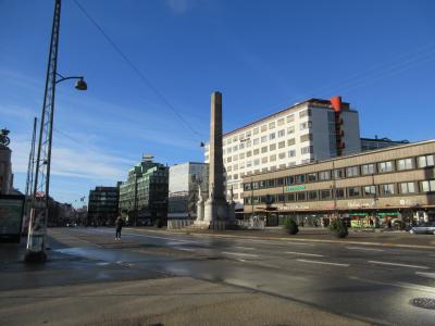 コペンハーゲン中央駅前のオベリスク。