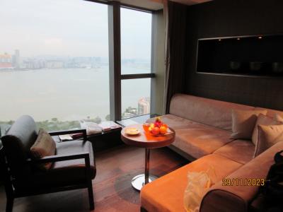 部屋の応接間からマカオサイド一望。