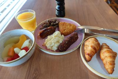 ビュッフェスタイルの朝食