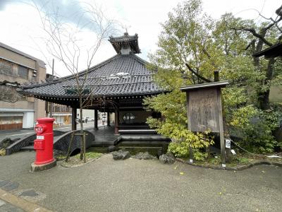 駅前で列車の待ち時間にも便利