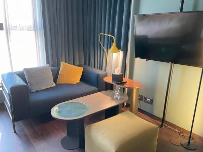 ソファとテーブルが大きくて、4人でゆったり過ごせました。