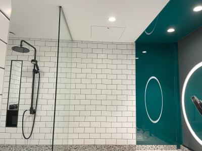 ちょっとシャワーの水圧が弱いけど、おしゃれなバスルームでした