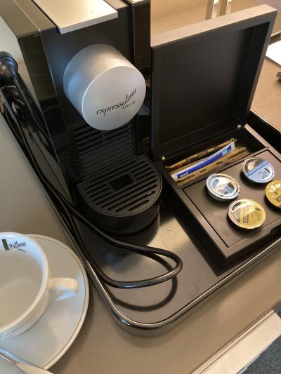 高級ホテルにはコーヒーマシーンがありますね