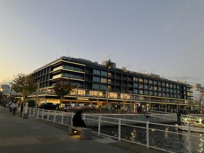 海に建つホテル