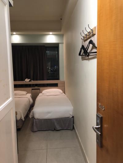 ドアを開けるとます狭いですねー