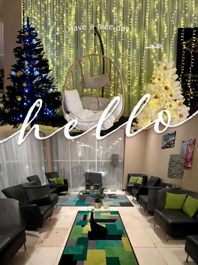 隣が公園で静かなロケーション