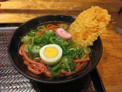 がんばれカープ赤うどん