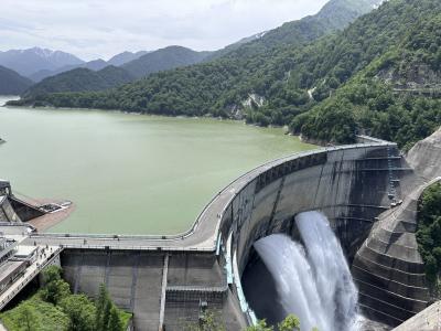 大迫力の放水と大自然に癒されます