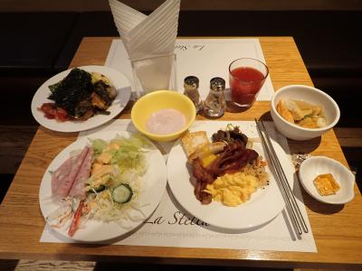 朝食バイキング。取りすぎてます