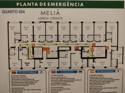 狭い部屋はない