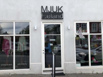 made in Iceland のニット