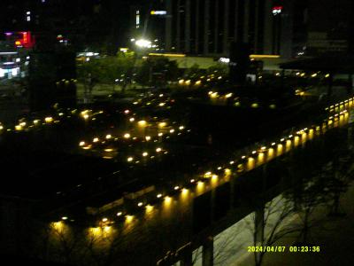 ６F客室から眺めた、夜の釜山駅前広場の様子