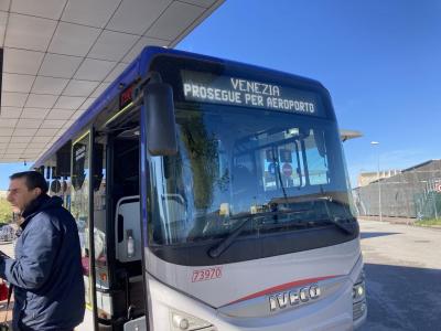 パドヴァ駅前からベネツィア・マルコポーロ空港へ直通バス　安くて便利でした