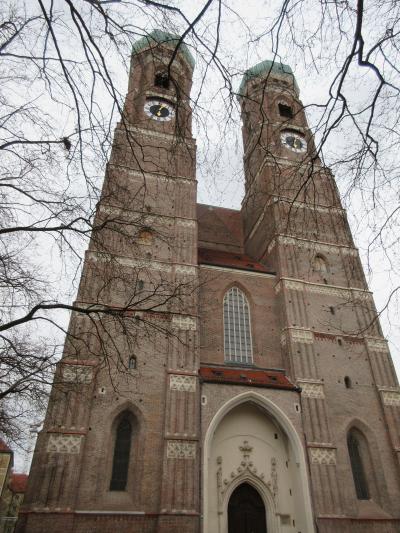 玉ねぎ型の塔が目立つ教会
