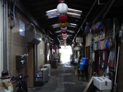 昭和のノスタルジックな飲食店街　～　三角市場
