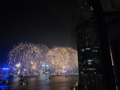 客室から見たニューイヤーイベントの花火