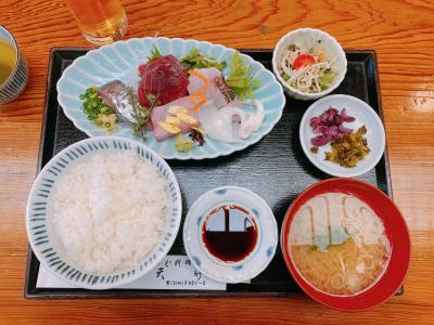 フグ料理店ですが、ランチは天丼や焼鳥丼、海戦の定食もあって安い