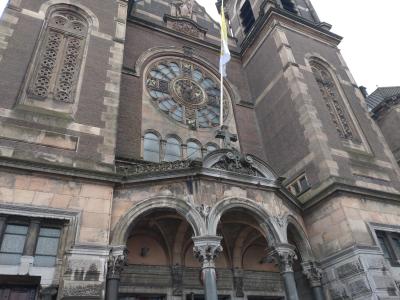 アムステルダム中央駅近くにある教会