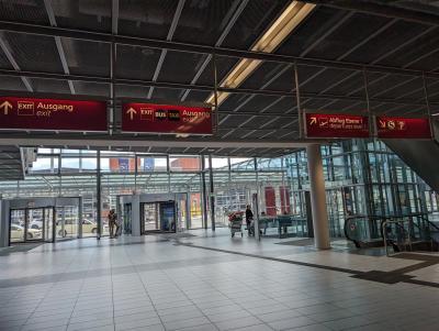 きれいで新しい　空港駅はSバーンの終点