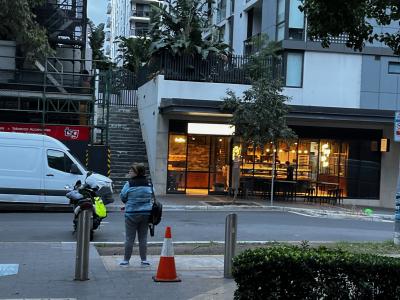 ご近所のパン屋さんは7時オープン