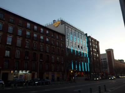 ソフィア王妃芸術センターから見えるホテルの外観