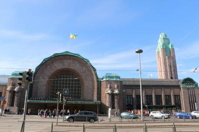 ヘルシンキ中央駅前のトラムの停留所