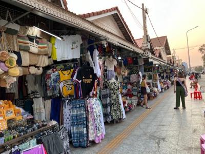 大量の衣料品