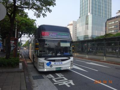 「中華路北站」バス停から７:１８分発の９６５番バスで金瓜石に行きました。