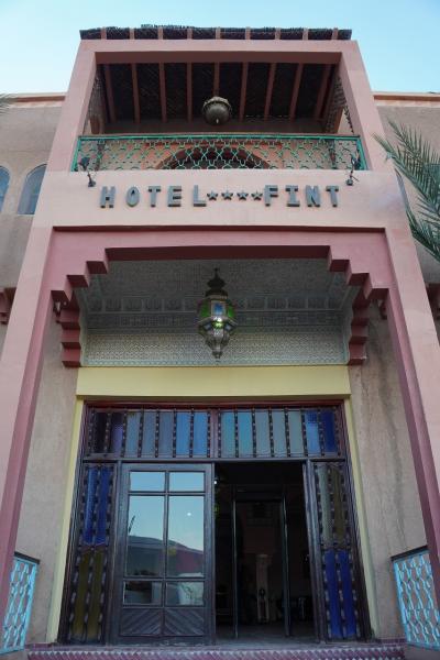 モロッコ周遊のツアーで宿泊した映画のセットのようなホテル。