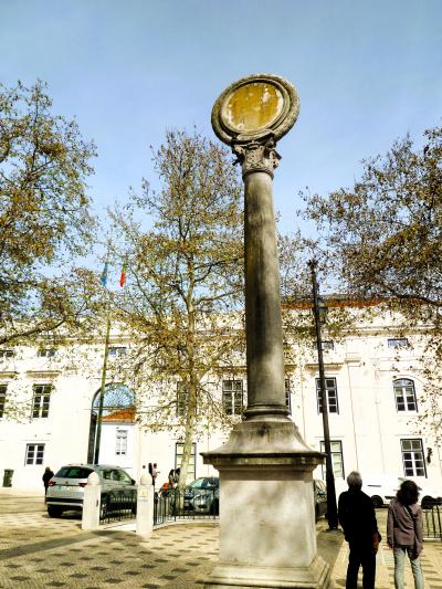トリンダーデ コエーリョ広場;サン ロケ教会の広場