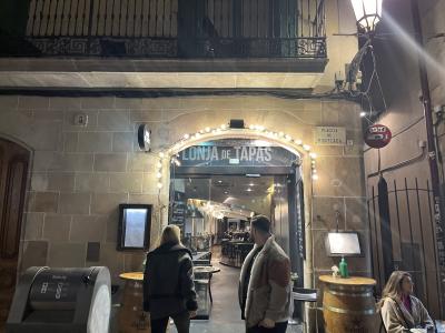 バル巡りツアーでよく利用されるが、選ばれるだけある