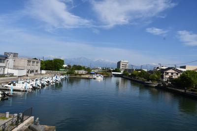 岩瀬浜の運河沿いにある観光施設です。