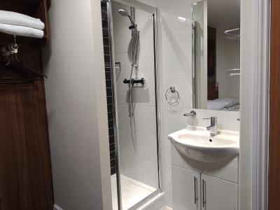 シャワーは清潔ではある