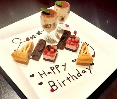 羽田空港⇔ホテルのシャトルバスが便利、部屋は狭いけど、朝食ビュッフェなどお食事が美味しく、快適でした。