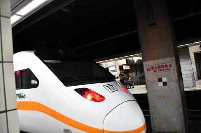 列車は地下の台北駅
