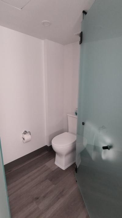 シャワー室と別になってます。