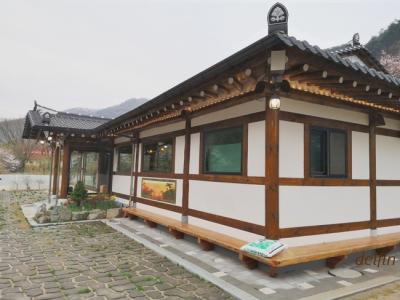 パニーニのプレートはボリューム満点、地元にも愛されるカフェ