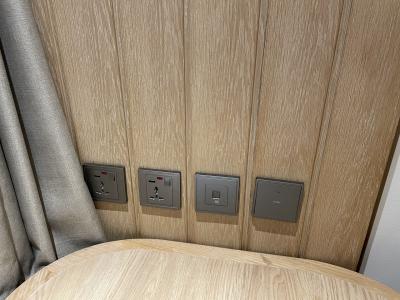 充電コンセント