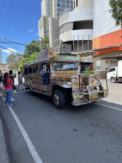 カラフルな車体です