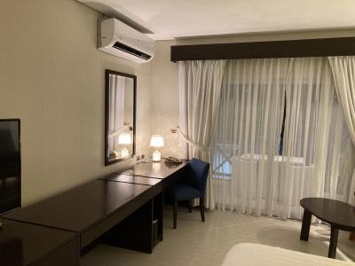 持参のWiFiはこの窓の外に置かないと弱弱