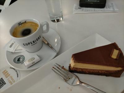 【クラッシュ】クロアチアで一番大きなチョコレートメーカーが経営するカフェのイエラチッチ広場店